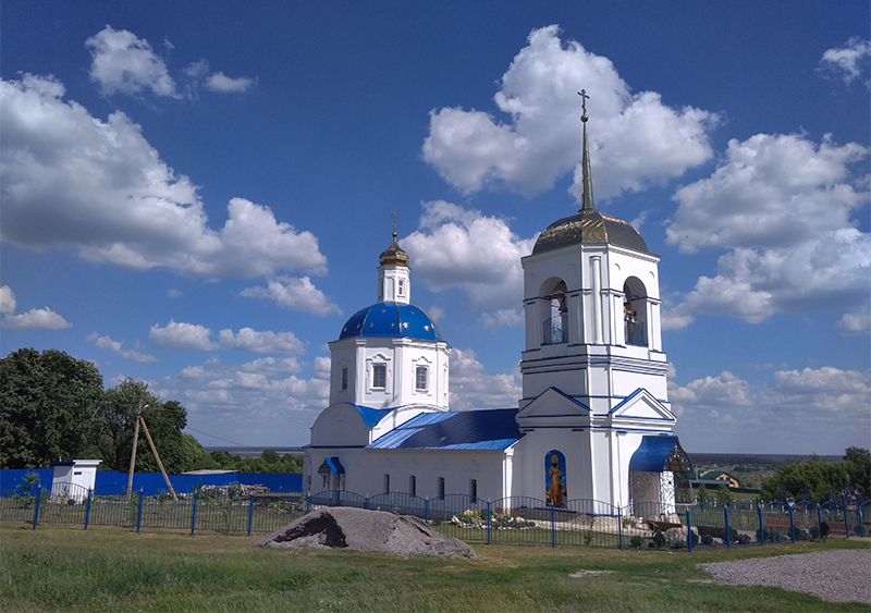 Храм архангела михаила лозовка. Лозовка Липецкая область храм Архангела Михаила. Ворон-Лозовка Хлевенского района храм. Церковь Михаила Архангела (ворон-Лозовка). Храм в ворон Лозовка Липецкой области.